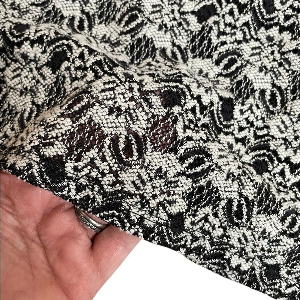 SUNDANCE Women's Black and White Patterned Blouse Size Small - Picture 6 of 9